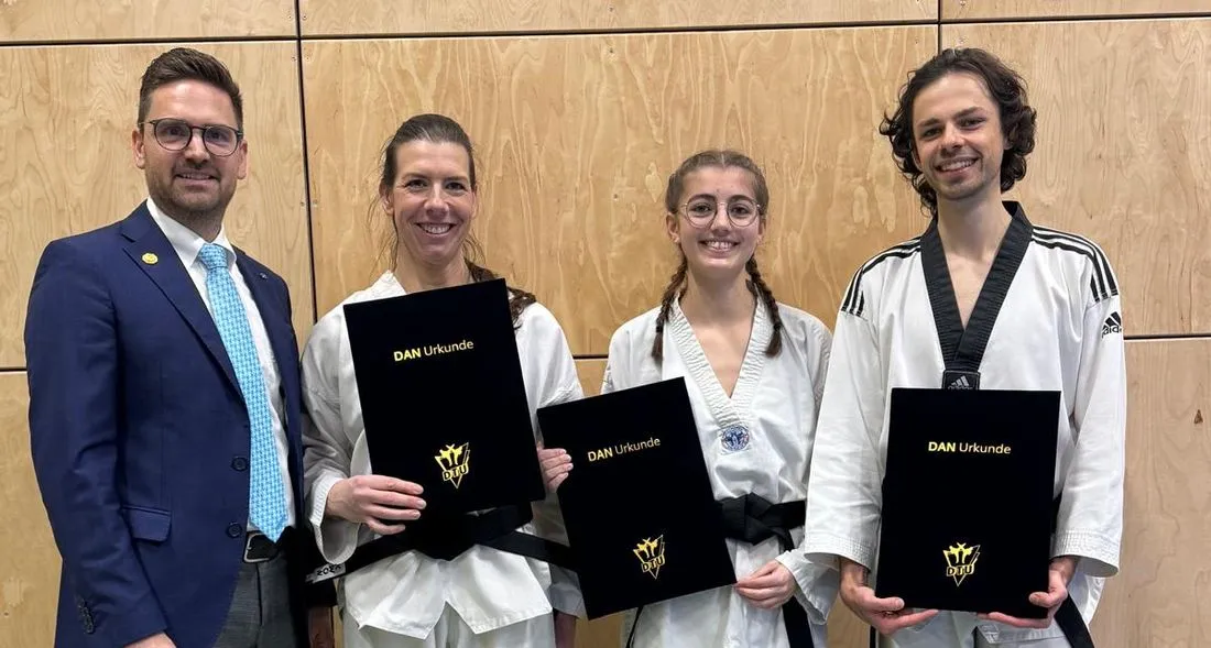 Erfolgreiche Taekwondo Schwarzgurtprüfung für Hörth, Pfaff und Schuh