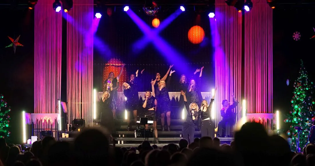 Weihnachtsshow „Step Into Christmas“ begeistert in Bad Orb