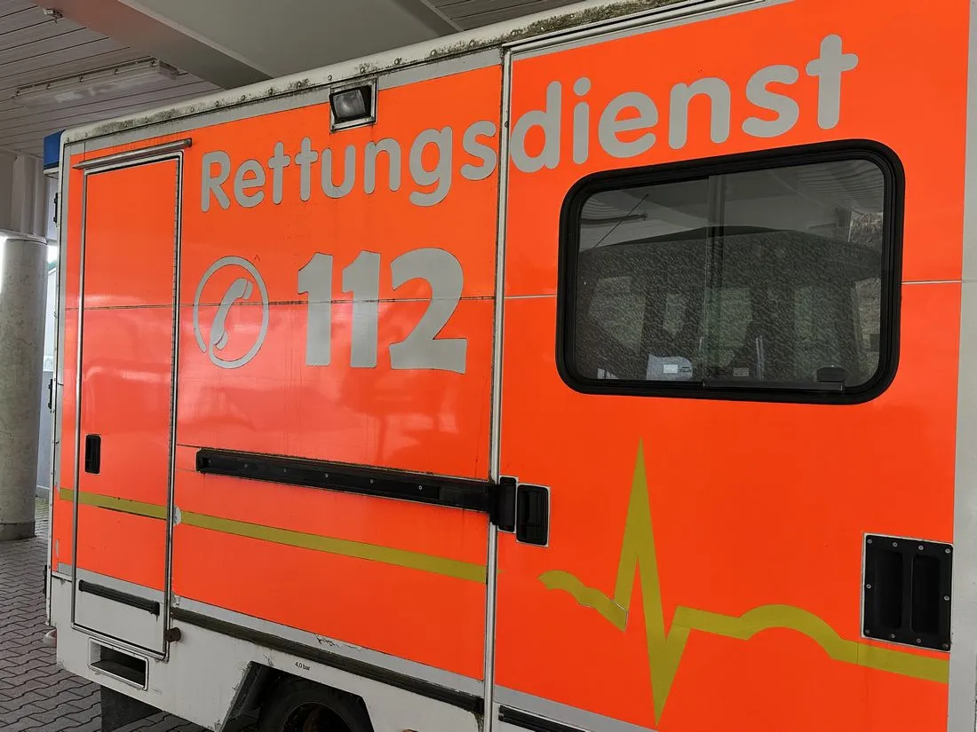 Fußgängerin durch Außenspiegel verletzt