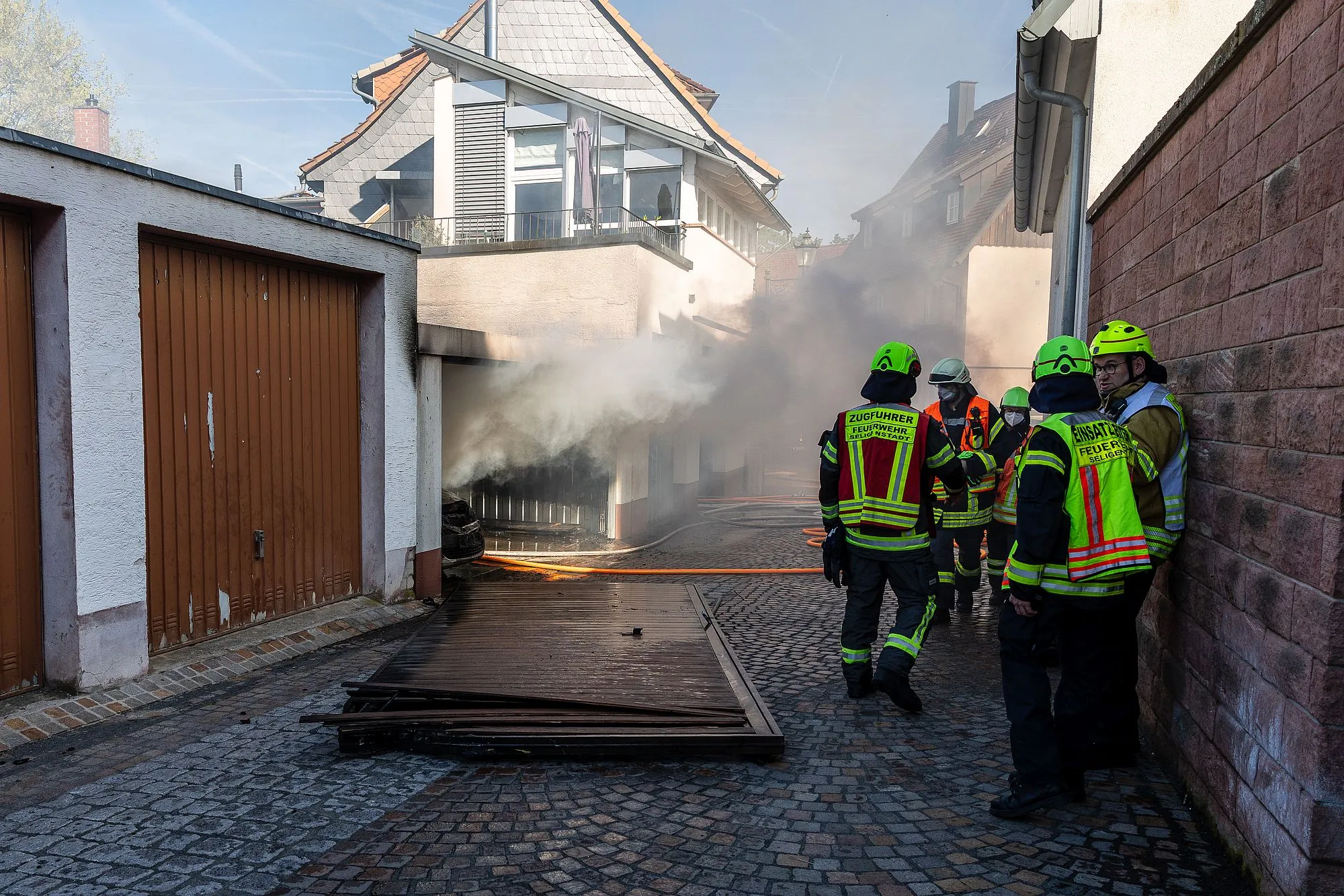 Seligenstadt: Auto brennt in Doppelgarage