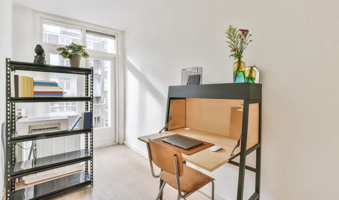 Klappbarer Schreibtisch oder traditioneller Schreibtisch – welche Lösung eignet sich besser für Ihr Zuhause?