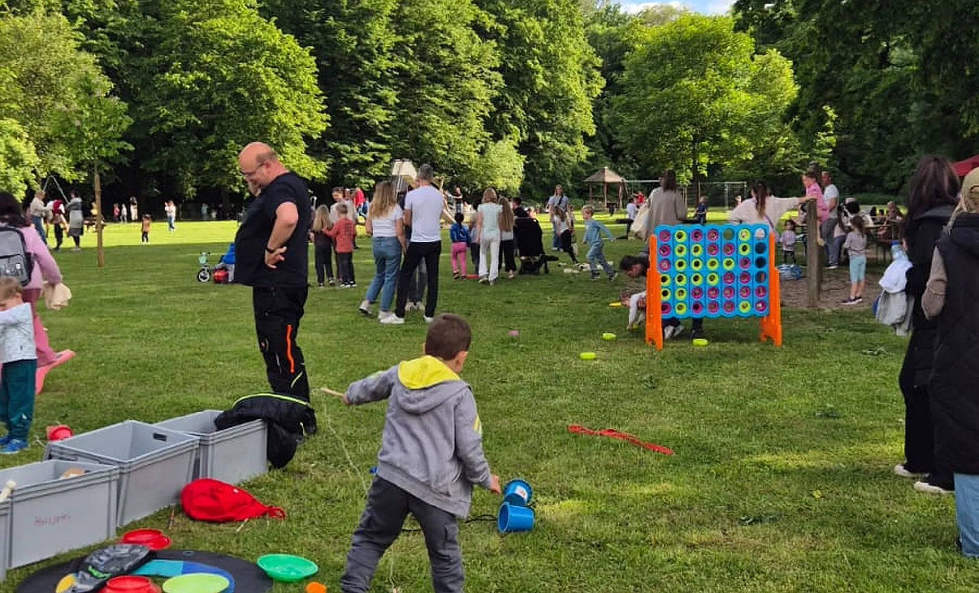 Tildes Spielplatztour ist mit über 300 Besuchern gestartet