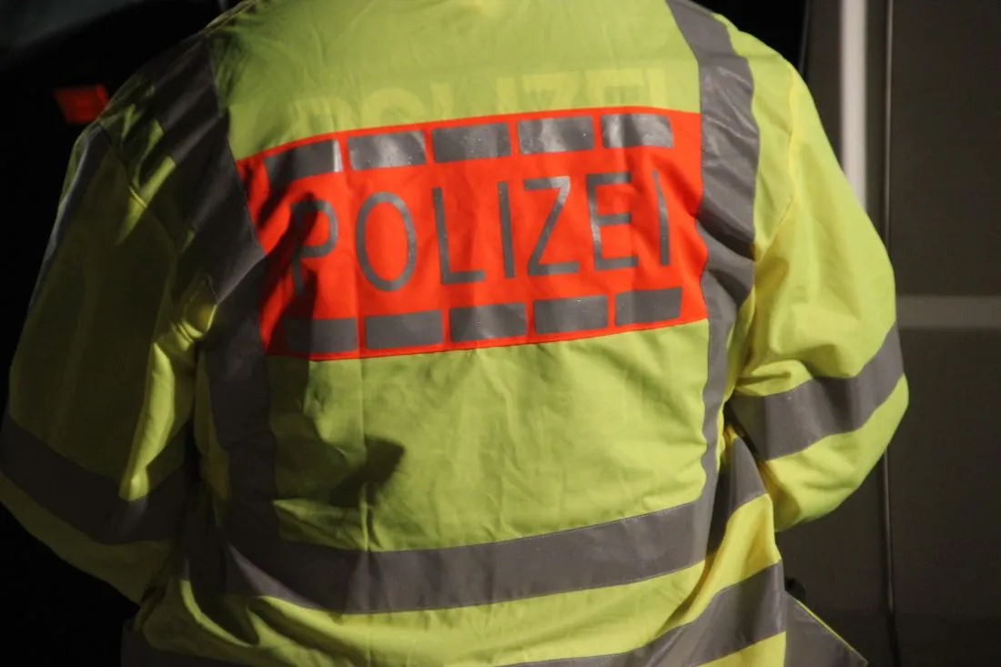 Hanau: 21-Jähriger auf der Straße niedergestochen