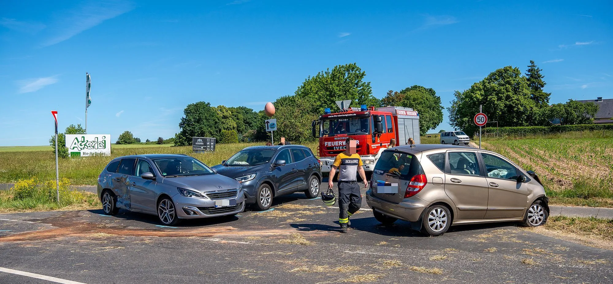 Drei Verletzte: Schwerer Unfall zwischen Bruchköbel und Erlensee