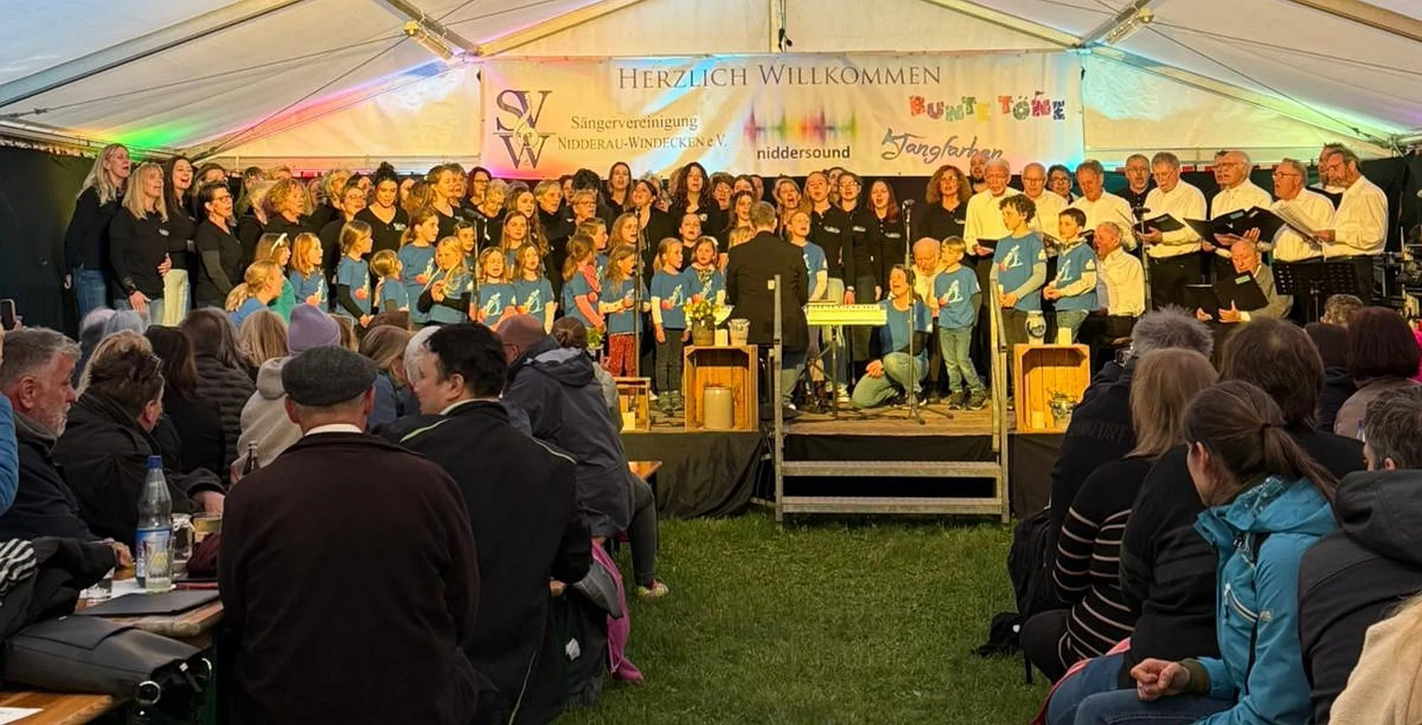 Wartbaumfest begeistert mit Chormusik, Familienfest und Kabarett